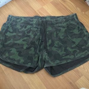 Colosseum army colored shorts